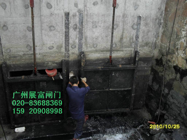 铸铁镶铜闸门安装现场